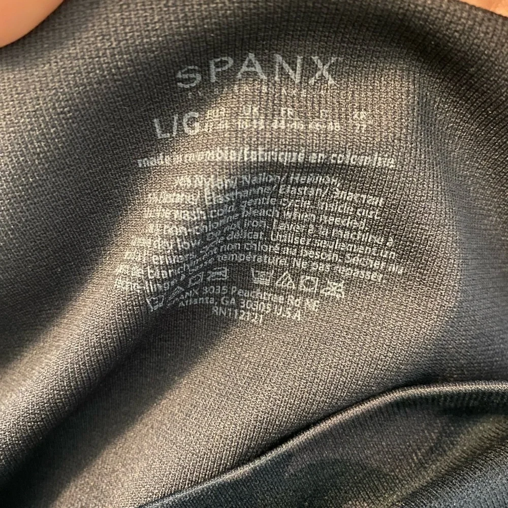 Spanx Look At Me Now Seamless Capri Leggings Camo